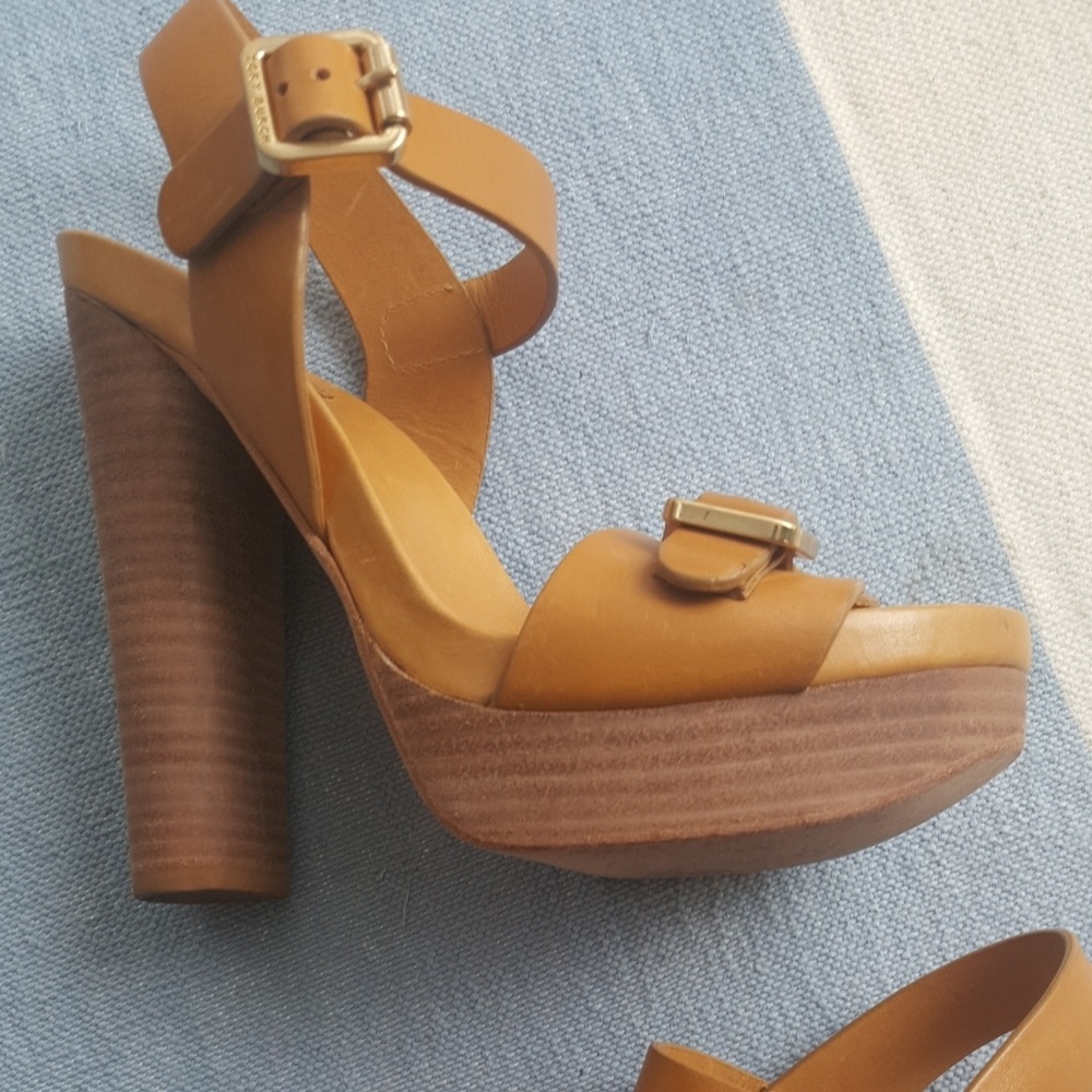 Tory Burch Sandals size 7